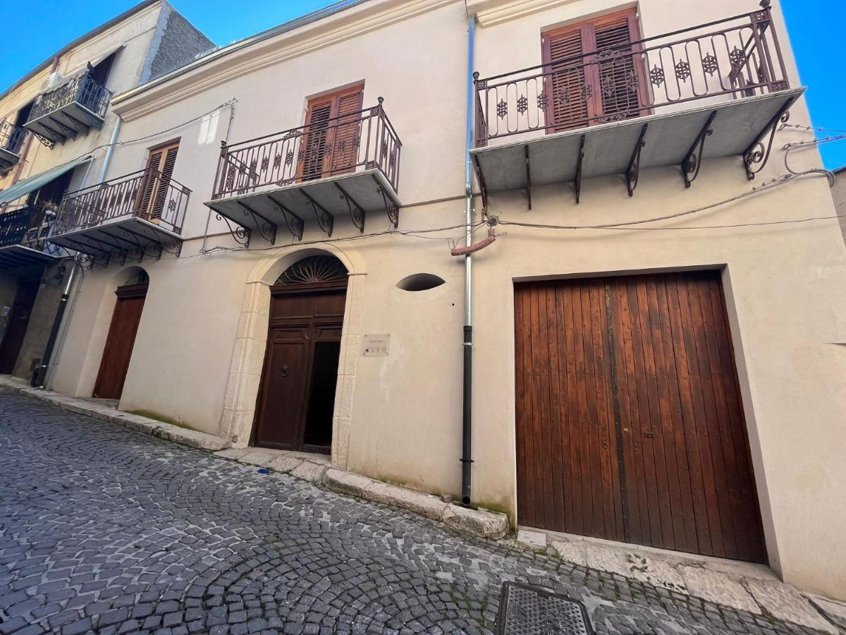 コルレオーネ Palazzo Triolo - Dimora Di Charme Bed & Breakfast エクステリア 写真